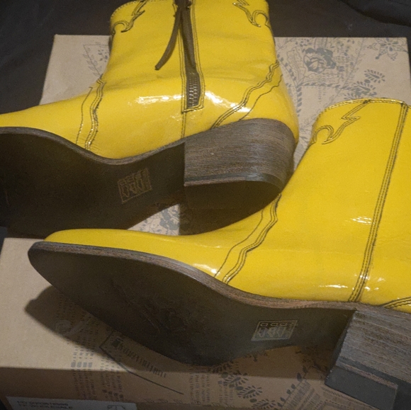 New Free People New Frontier Western Yellow patent leather Booties - Picture 5 of 7